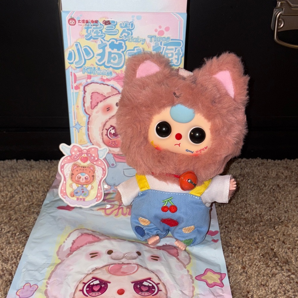 Baby Three - Cat Wardrobe - Adorable Brown and Blue Plush Doll